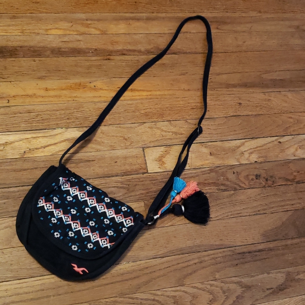 - Hollister purse